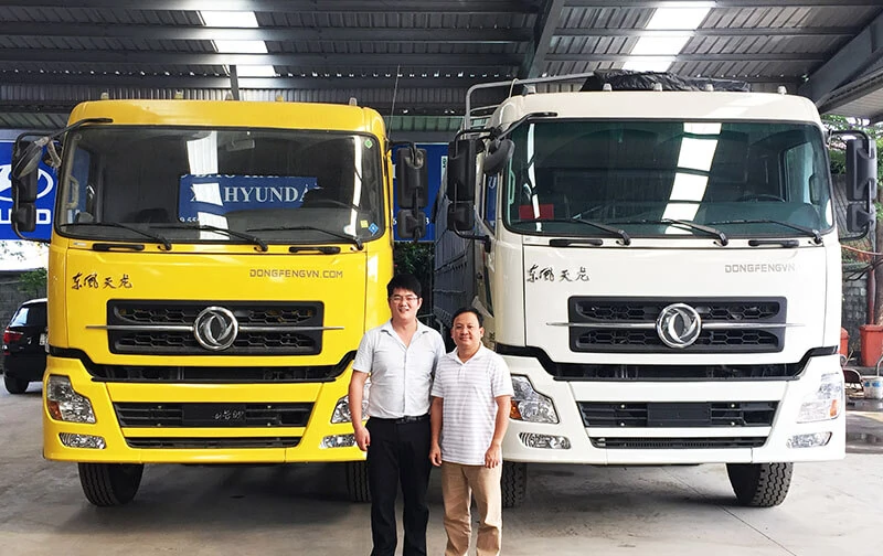 EMAC Visiting Vietnam Customer 800x504 This is a picture of the EMAC team.